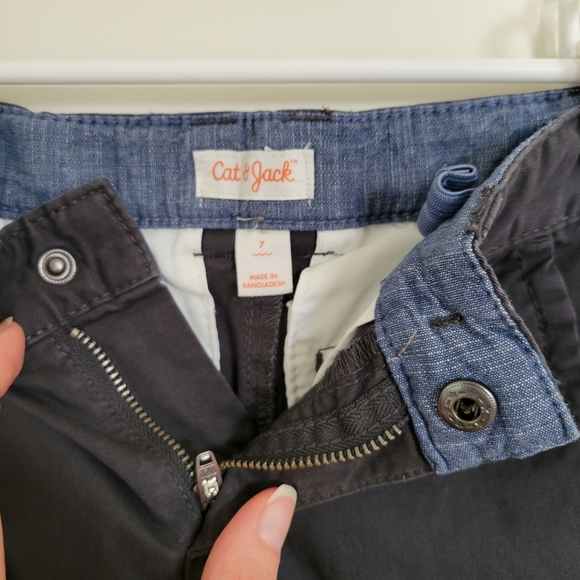 Cat & Jack Boys Shorts 7 Gray Flat Front Shorter Inseam Chino Adjustable Waist - Picture 3 of 4